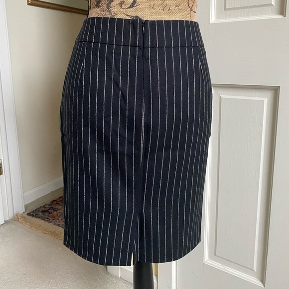 ARMANI Collezioni Wool Black and White Pinstriped Skirt Women’s Size 6 - Picture 2 of 5
